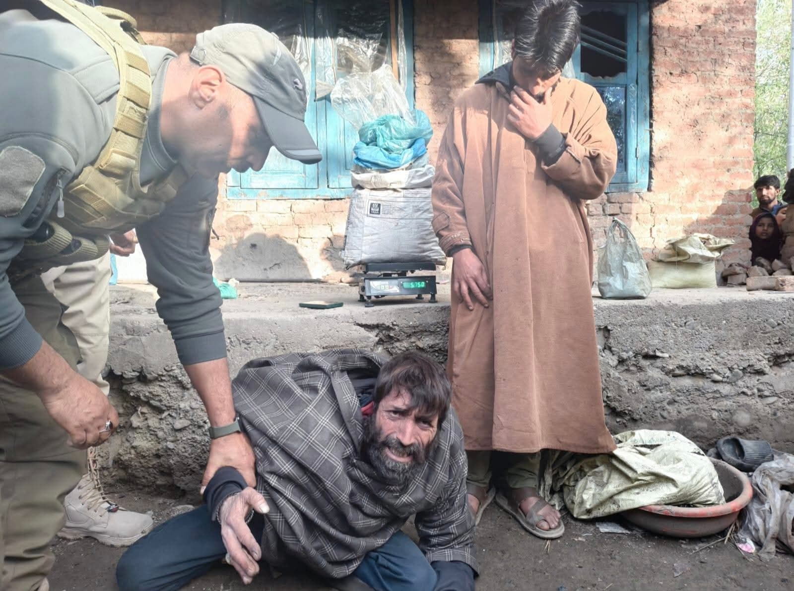 6 Kg Charas Seized in Utrasoo Raid; Two Booked in Narcotics Case